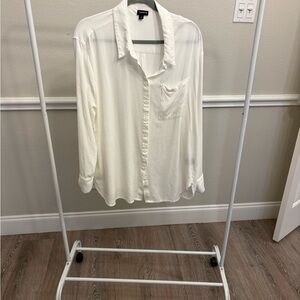 Torrid Size 2 (18/20) Ivory Casual Button Down Shirt